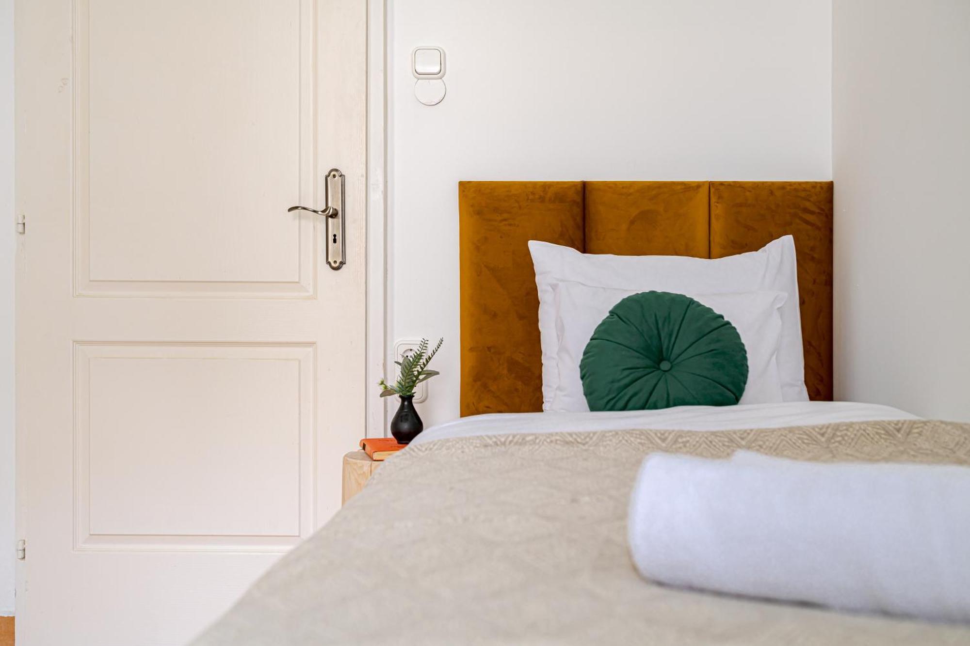 Jungle Aesthetics Downtown Apartman Aircon And Garage Parking بودابست المظهر الخارجي الصورة