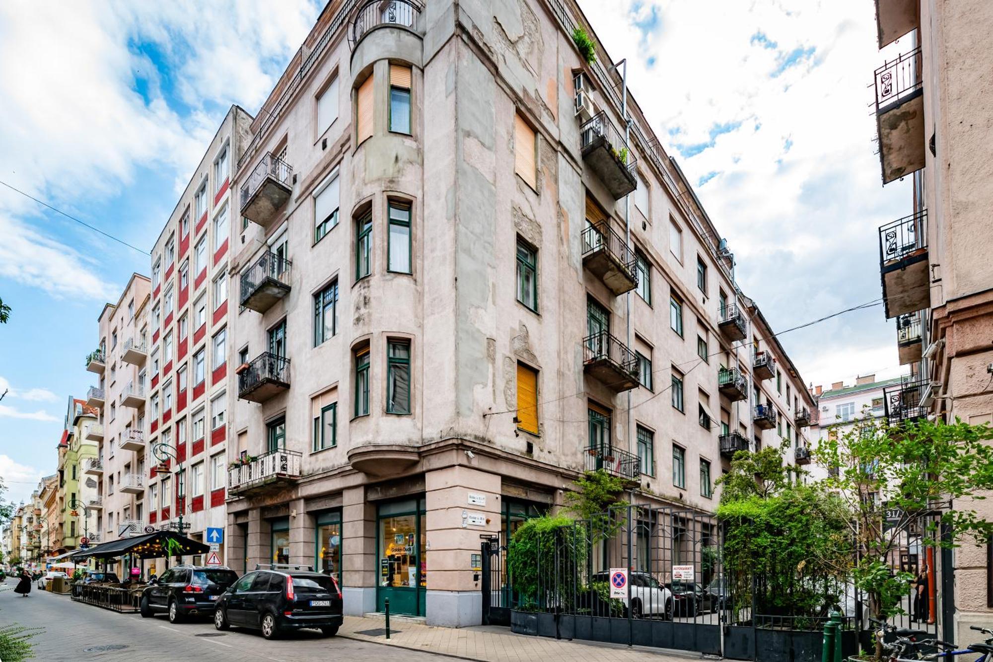 Jungle Aesthetics Downtown Apartman Aircon And Garage Parking بودابست المظهر الخارجي الصورة
