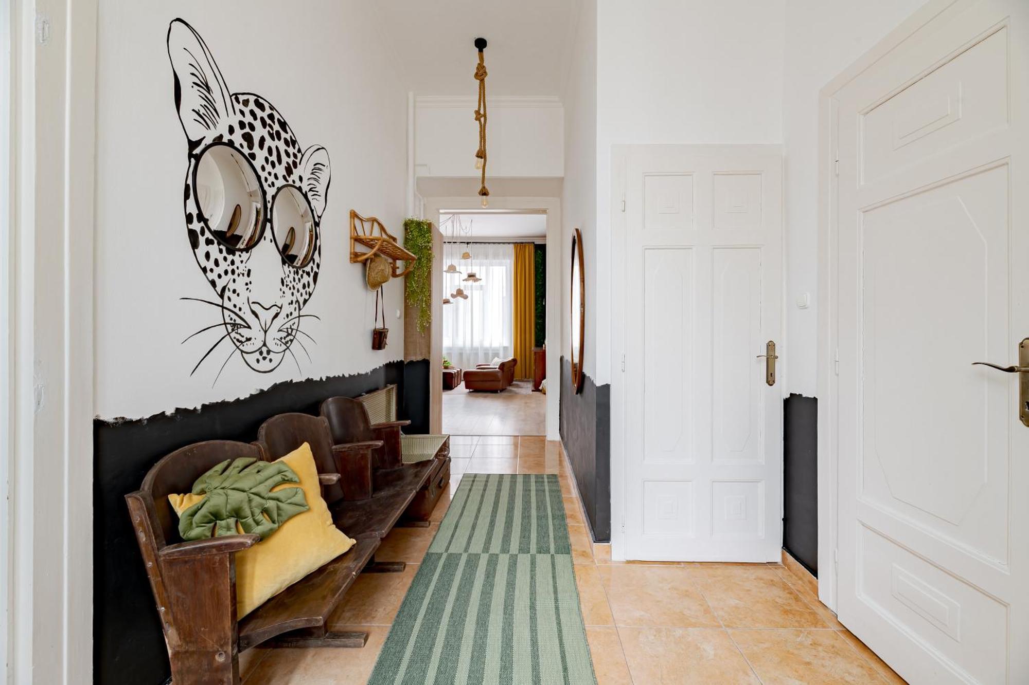 Jungle Aesthetics Downtown Apartman Aircon And Garage Parking بودابست المظهر الخارجي الصورة