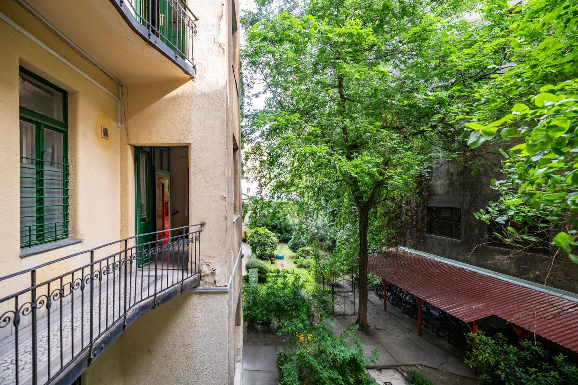 Jungle Aesthetics Downtown Apartman Aircon And Garage Parking بودابست المظهر الخارجي الصورة